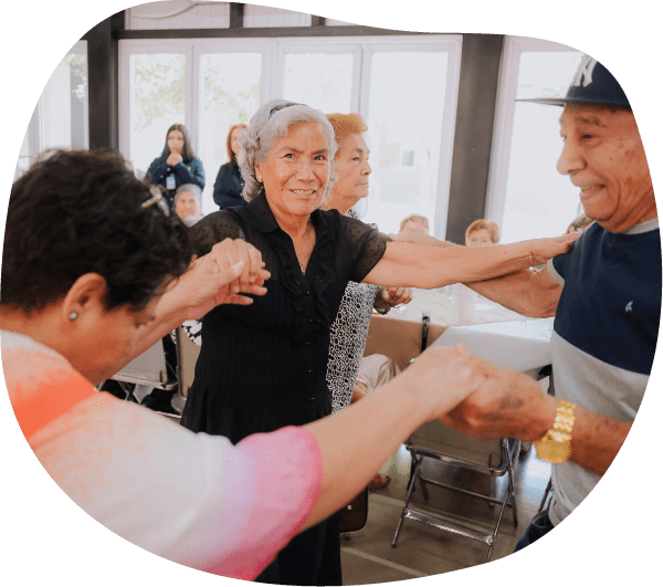 Voluntarios del banco de voluntariado trabajando juntos